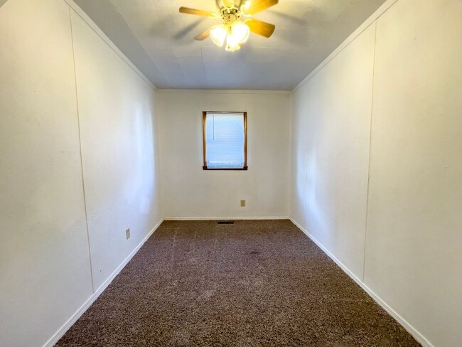 Building Photo - Recently Renovated