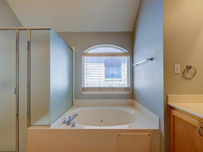 Building Photo - 1554 Homewood Cir