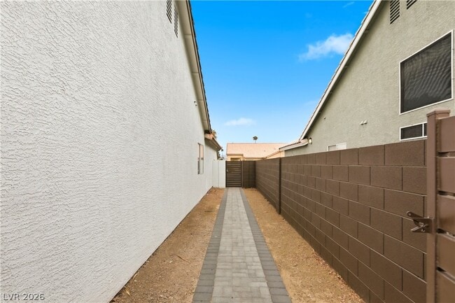 Building Photo - 4818 Carefree Dr