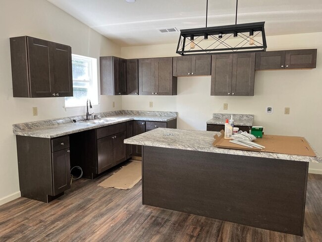 Building Photo - 3 Bedroom, 2 Full Bath- Duplex on Benner Pike Bellefonte