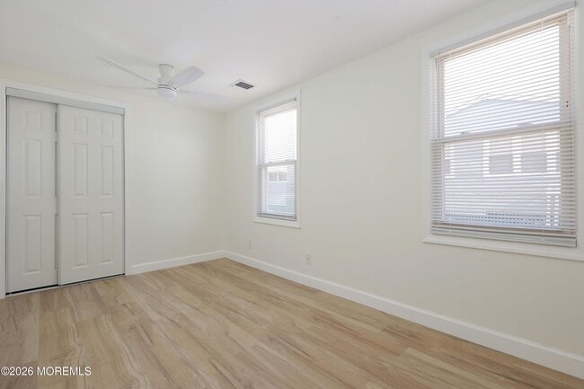 Building Photo - 127 7th St