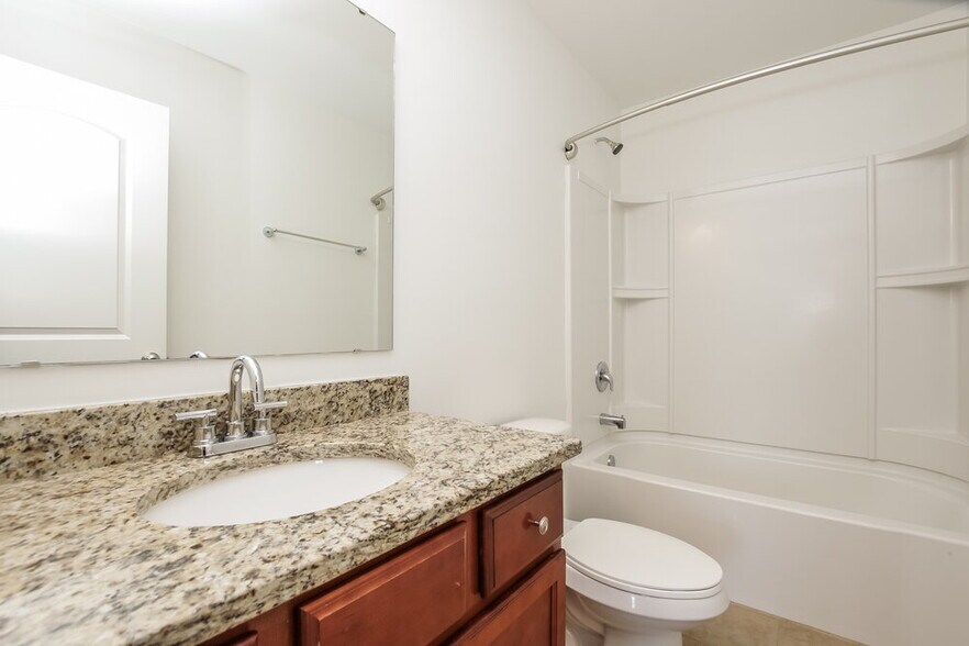 Building Photo - 1020 Sapphire Dr