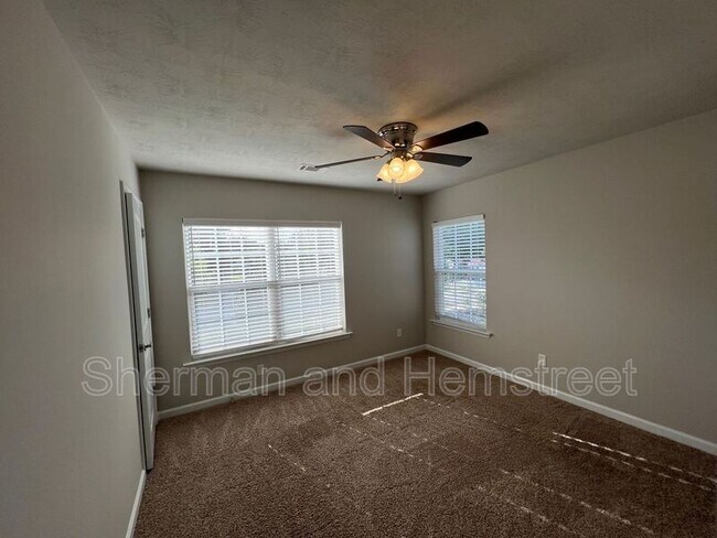 Building Photo - 660 Dobhill Ln