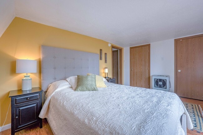 Building Photo - 104 Meadowood