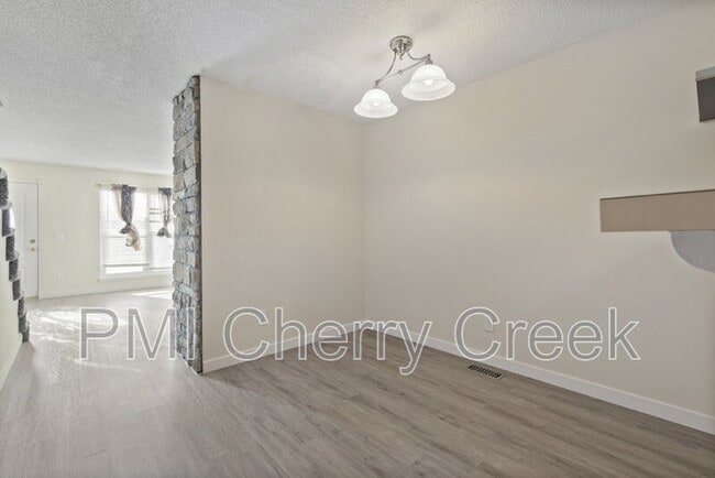 Building Photo - 2228 S Jasper Way