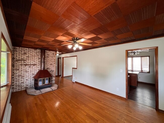 Building Photo - 1724 N Green Bay Rd