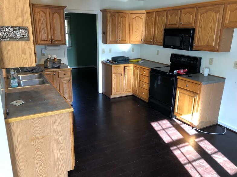 Building Photo - 251 Rembrandt Dr