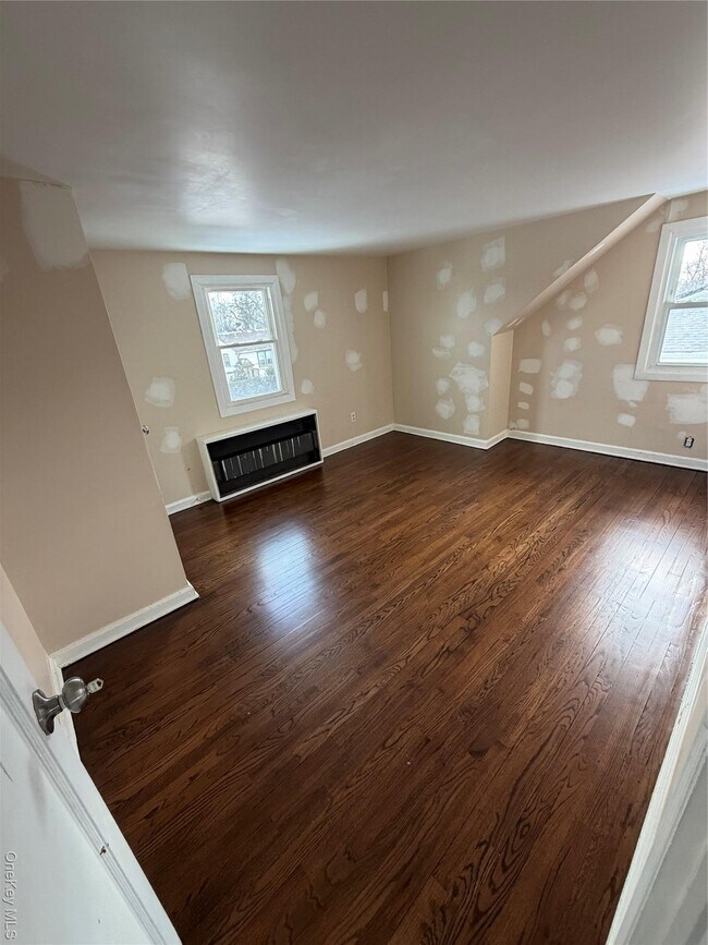 Building Photo - 712 7th St