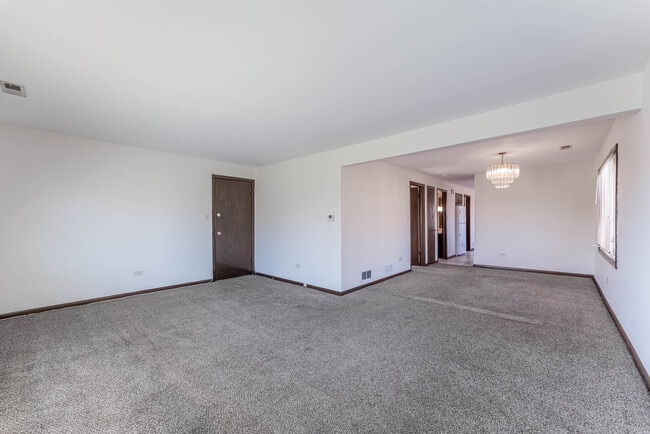 Building Photo - 7560 Banks St