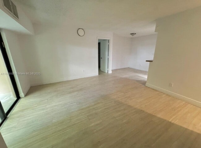 Building Photo - 2201 Brickell Ave