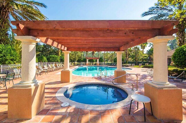 Building Photo - Updated 2BR/1BA Florida Club Condo! Available Soon!
