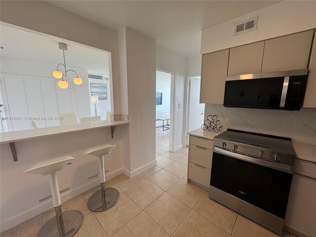 Building Photo - 5161 Collins Ave