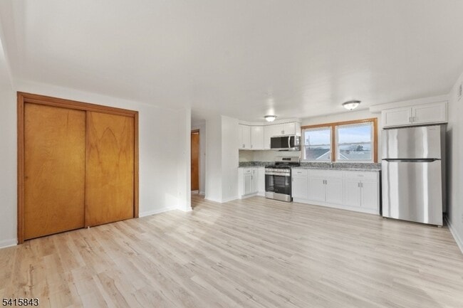 Building Photo - 190 Martin Ave