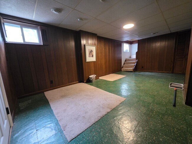 Building Photo - 3 Bed 1 Bath in Coraopolis, PA