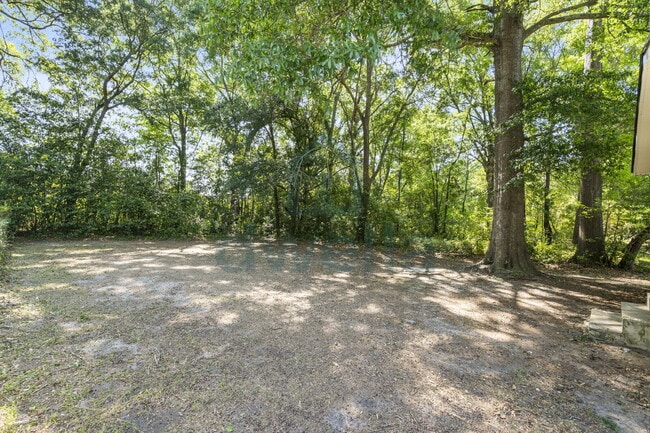 Building Photo - LOCATION, LOCATION, LOCATION!!! 3-Bedroom RENOVATED Rental Home-UNMATCHED CONVENIENCE!