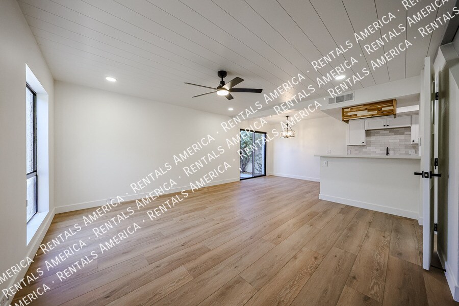 Building Photo - 8821 S 48th St