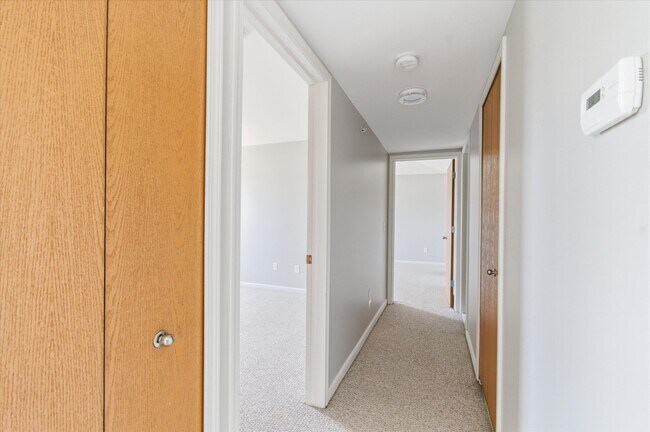 Building Photo - 1304 Riversedge Dr