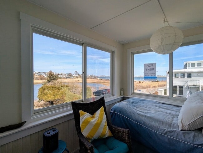 Building Photo - 12 Cove Rd