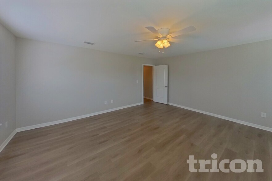 Building Photo - 12317 Fairlawn Dr