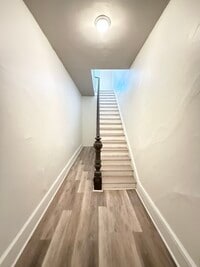 Building Photo - 150 E Market St