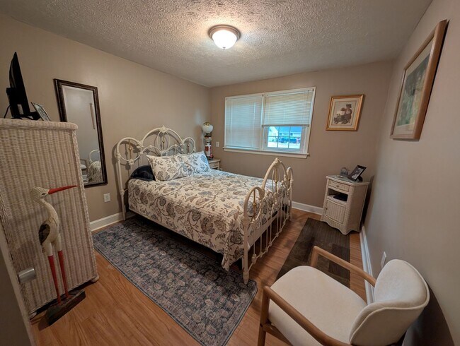 Building Photo - 104 Sharyn Ln