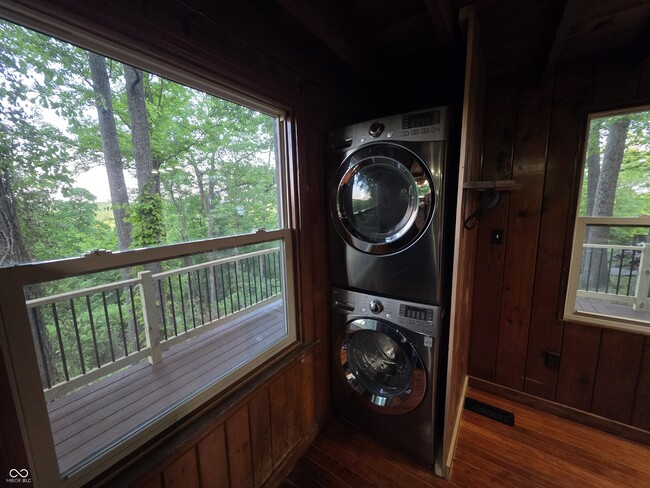 Building Photo - 158 Redbud Ln