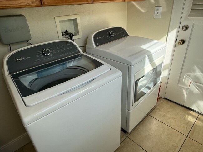 Building Photo - Charming 2 Bedroom 1 Bath Willow Glen home