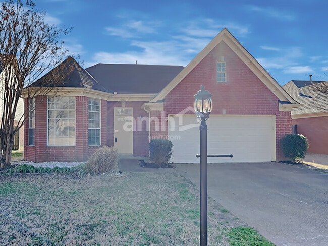 Building Photo - 10067 Woodland Grove Dr