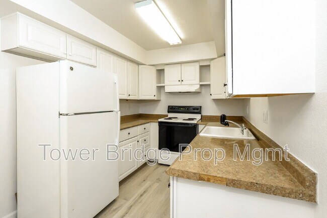 Building Photo - 100 Del Verde Cir