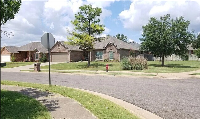 Building Photo - 1801 Sagewood Dr