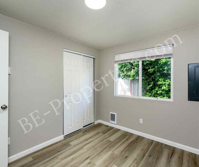 Building Photo - Central Tacoma Rambler