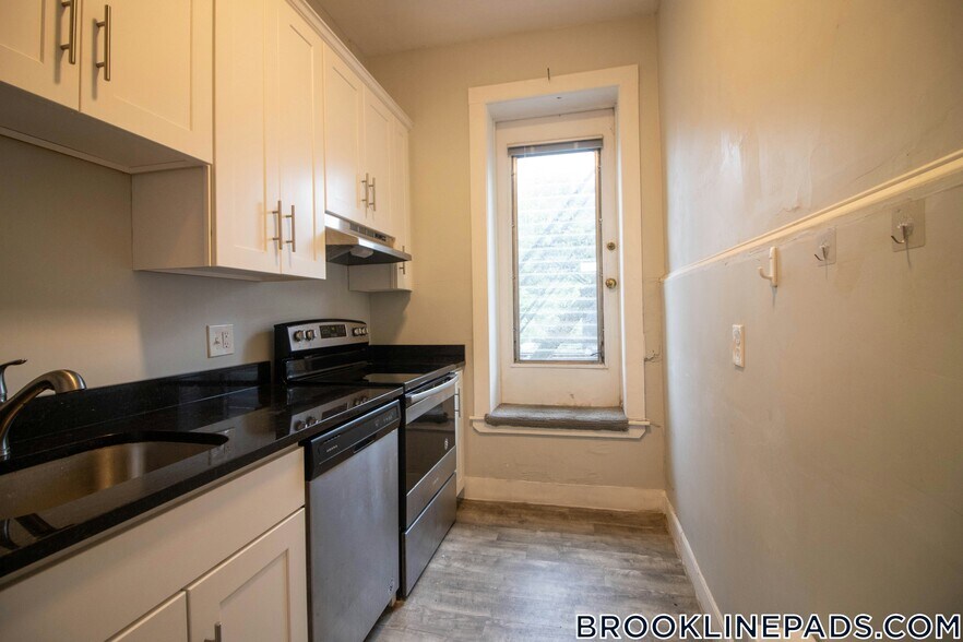 Building Photo - 1712 Beacon St