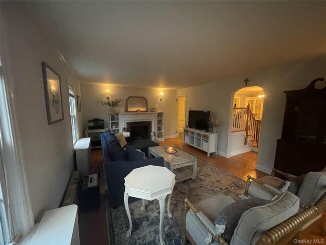 Building Photo - 55 Robbins Ave