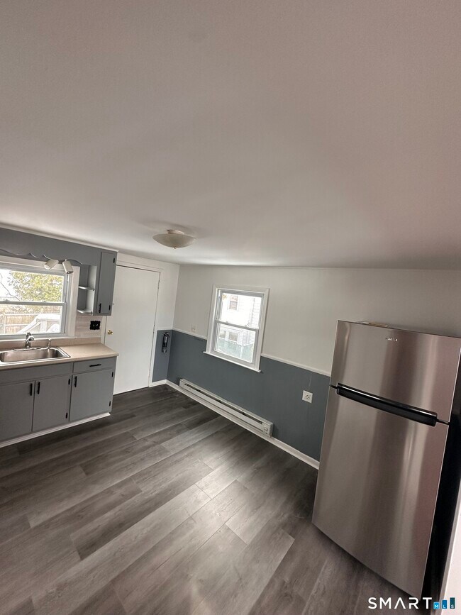 Building Photo - 131 Ruth St