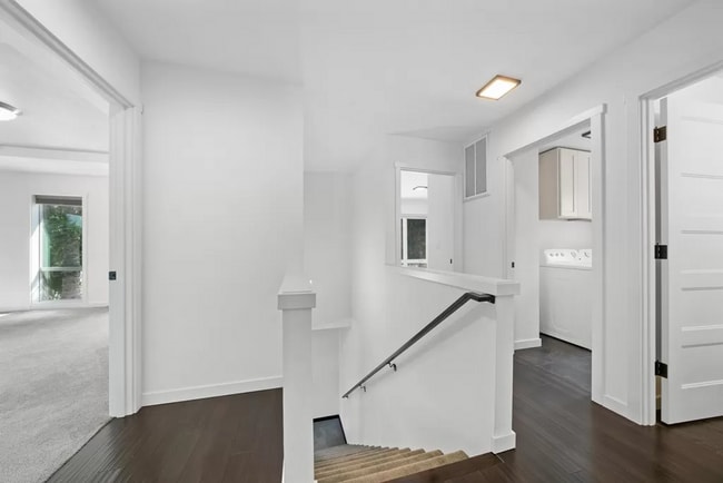 Building Photo - Modern 3 Bedroom + 2.5 bath home in SE Portland!! Brentwood Neighborhood with Air Conditioning!!
