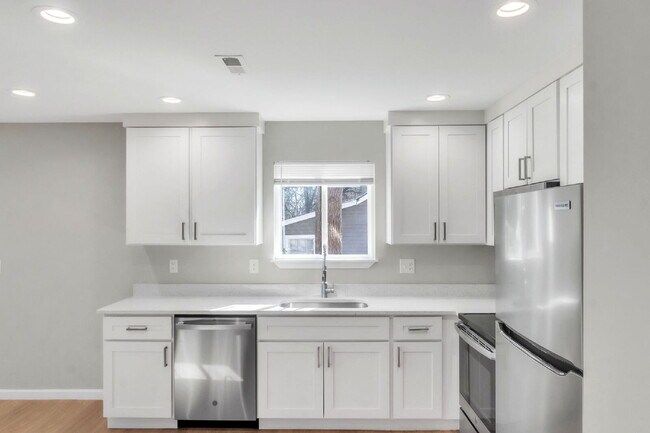 Building Photo - Elegant 3 Bedroom, 2.5 Bathroom Duplex with 1-Car Garage in Woodruff $1695/mo rent