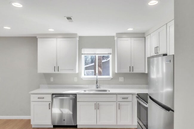 Building Photo - Elegant 3 Bedroom, 2.5 Bathroom Duplex with 1-Car Garage in Woodruff $1750/mo rent