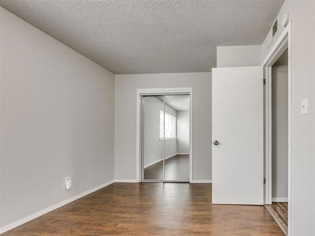 Building Photo - 1402 Bill Carrol Dr