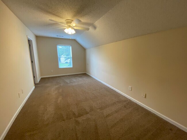 Building Photo - PRE-LEASING FOR JULY 10TH!  1/2 OFF SECURI...