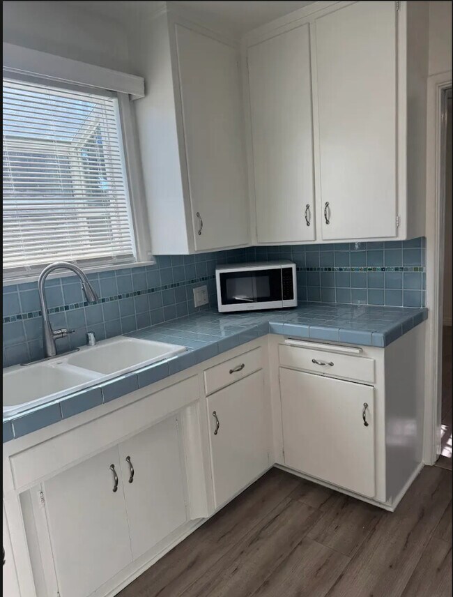 Building Photo - 1920 W Verdugo Ave