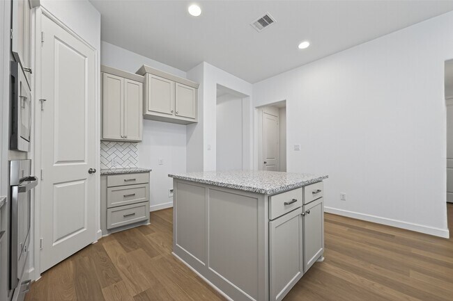 Building Photo - 122 Sierra Strm Ln