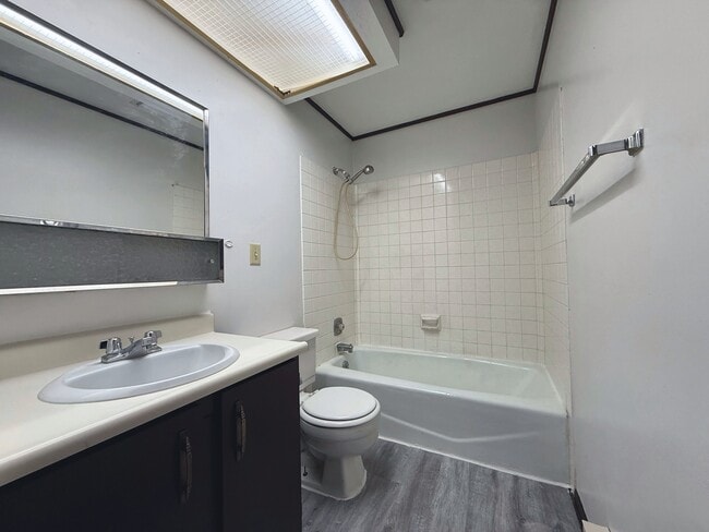 Building Photo - 403 Sage Hills St