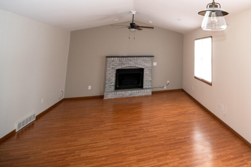 Building Photo - 116 Pierre Pl