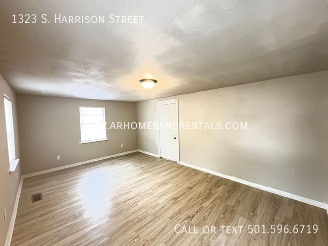 Building Photo - 1323 S Harrison St