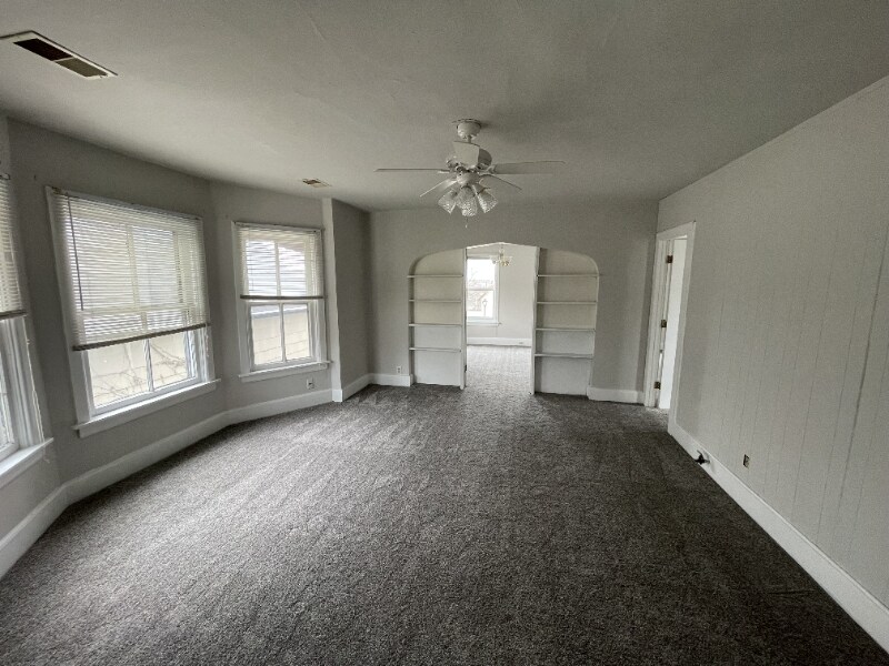 Building Photo - 1112 Erie Ave