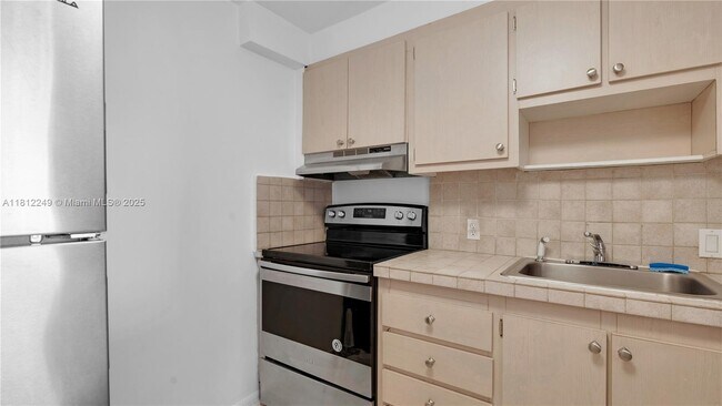 Building Photo - 13155 Ixora Ct