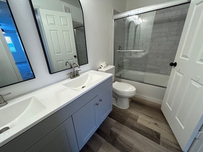 Building Photo - BEAUTIFULLY UPGRADED CONDO - SPACIOUS 2 BEDROOM, 2 BATH TOP FLOOR IN PRIME LAS VEGAS LOCATION