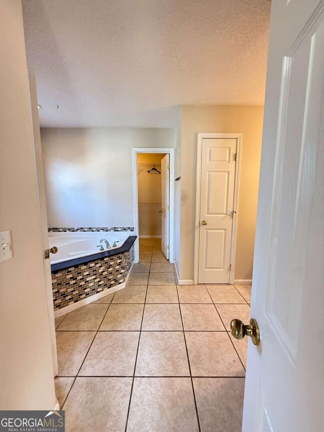 Building Photo - 107 Cypress Bend