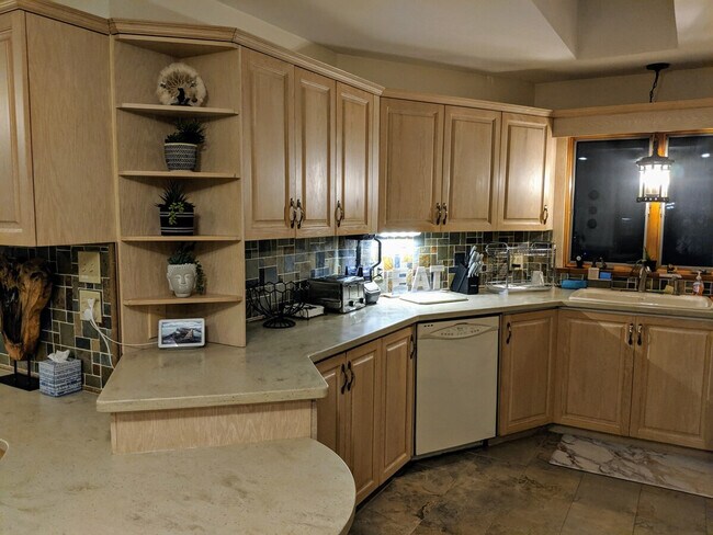 Building Photo - 66 Paquette Dr