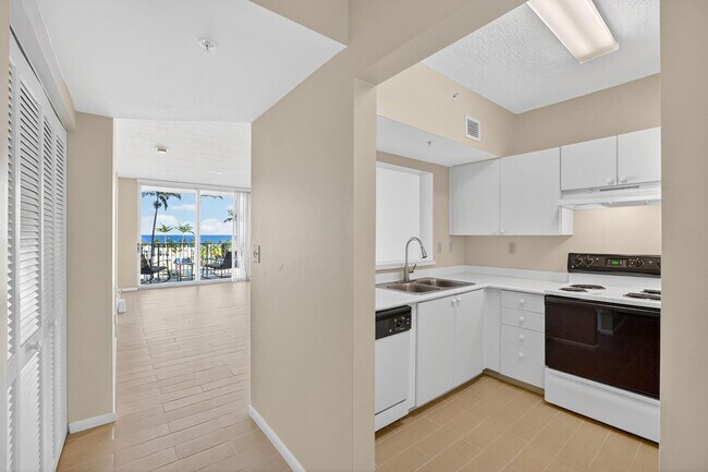 Building Photo - 3020 NE 32nd Ave